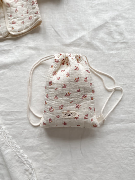 Quilted drawstring backpack / rose floral